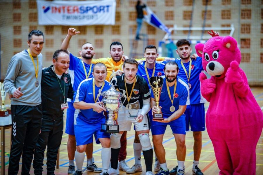 DE MEEST PRESTIGIEUZE ZAALVOETBALTOERNOOI IN NEDERLAND WORDT GEORGANISEERD DOOR EEN TURK.