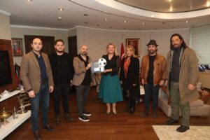 Charlie Chaplin’in izleri izmit’te ‘Oyuncak Müzesi’ne nostaljik film makinası bağışı