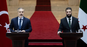 Bekle ve Gör Zamanı Değil…