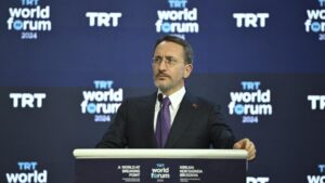 Fahrettin Altun: Doğru bilgiye ulaşmak temel bir insan hakkıdır