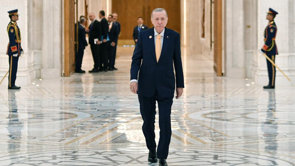 Cumhurbaşkanı Erdoğan’dan D-8 Zirvesi’nde diplomasi trafiği