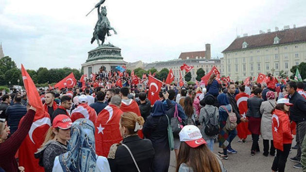 Araştırdım ve gerçeği buldum. Hollanda’daki Türk sayısı: Resmi 549.431, gayri resmi 700.000