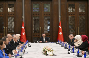 Cumhurbaşkanı Yardımcısı Yılmaz: “Sağlıklı bir nüfus yapısı için kısa, orta ve uzun vadeli stratejiler geliştirecek”