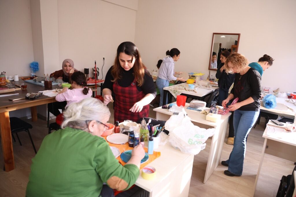 Kocaeli Kartepe’de Seramik Kursu’na büyük ilgi