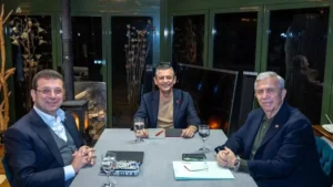 CHP’de cumhurbaşkanı adayını belirleme sürecinde perde arkasındaki bilek güreşlerinin ve algı operasyonlarının sonu gelmiyor