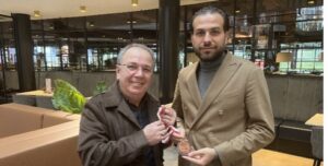 Şair-Yazar Yavuz Nufel’den 61. yıl madalyası, Corendon’un genç dehası Atacan Uslu’ya!