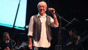 Türk müziğinin usta ismi, kadife sesli yorumcusu Edip Akbayram hayatını kaybetti
