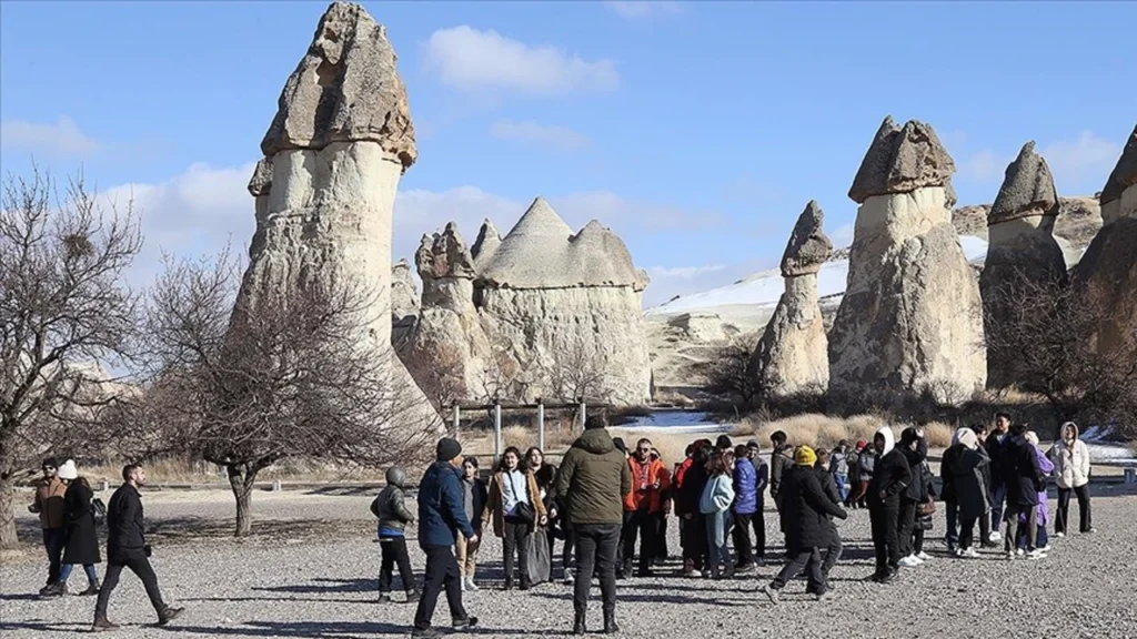 Türkiye’nin turizm geliri, yılın ilk çeyreğinde yüzde 5,6 artarak 9 milyar 451 milyon 244 bin dolar oldu…