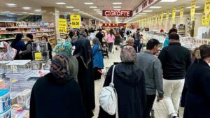 İstanbul Büyükşehir Belediyesi’ne yönelik yolsuzluk soruşturması sonrası CHP tarafından başlatılan ‘boykot çağrıları’ esnafta karşılık bulmadı…