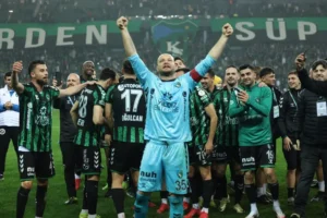 AK Partili vekillerden Kocaelispor’a tebrik mesajı: “16 yıl sonra hak ettiğimiz yerdeyiz”