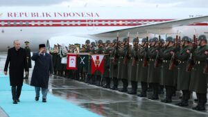 Cumhurbaşkanı Recep Tayyip Erdoğan, Türkiye’yi ziyaret eden Endonezya Cumhurbaşkanı Prabowo Subianto’yu Esenboğa Havalimanı’nda karşıladı…