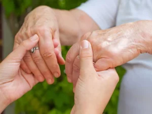 Parkinson hastalığında tedavi yaklaşımları ve düzenli takibin önemi
