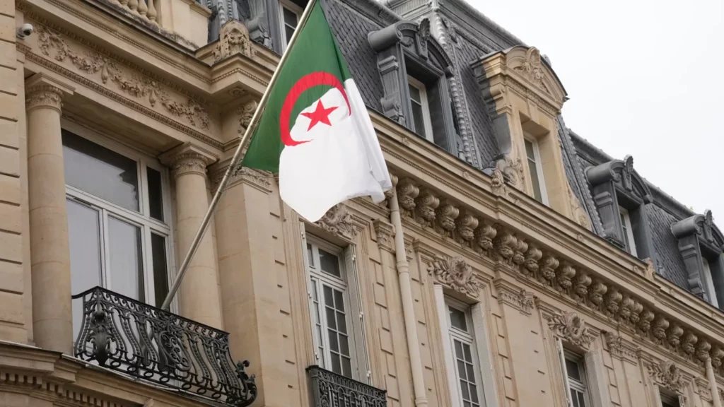 Fransa, Cezayirli diplomatları sınır dışı etme sözü verdi…