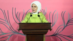 Cumhurbaşkanı Erdoğan’ın eşi Emine Erdoğan, “”Aileyi korumak için daha fazla politikalar geliştirilmeli”…