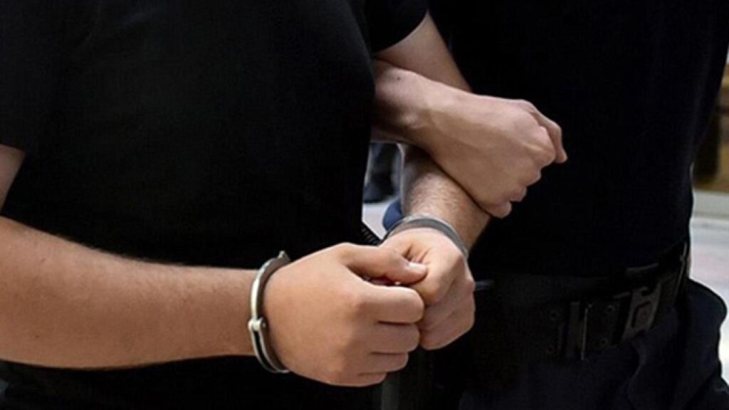 İstanbul merkezi 36 ilde terör örgütü FETÖ’ye düzenlenen operasyonlarda, haklarında gözaltı kararı verilen 63 muvazzaf askerden 56’sı yakalandı.