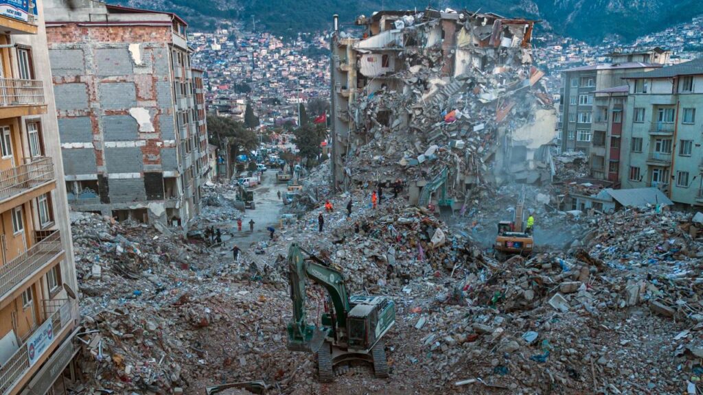 Yapı Denetim ve Deprem Mühendisliği Derneği Genel Başkanı Şahin, “Depremlerde inşaat ustaları da sorumlu olacak”…