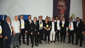 TFF 3. Lig’e düşen İzmir’in köklü kulüplerinden Altay’da futbol şubesinin şirketleşmesi için harekete geçildi.