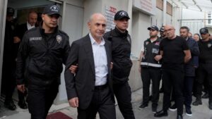 Büyükçekmece Belediyesine yönelik yolsuzluk soruşturması kapsamında gözaltına alınan Büyükçekmece Belediye Başkanı Hasan Akgün’e tutuklama talebi…