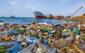 Her yıl yaklaşık 11 milyon ton plastik atıK denizlere, göllere ve nehirlere karışıyor