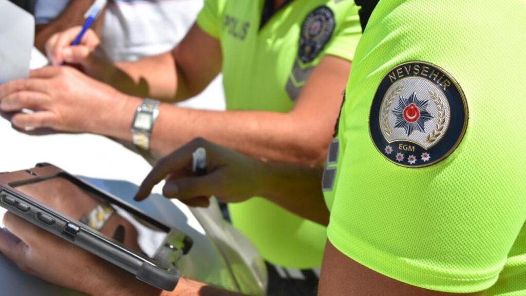 İçişleri Bakanı Ali Yerlikaya, “Emniyet ve jandarma trafik ekiplerince 5-12 Haziran tarihlerinde 3 milyon 647 bin 742 aracın denetlendi”