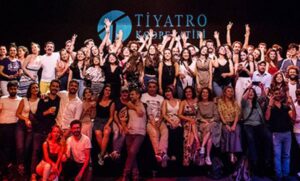 Tiyatro Kooperatifi’nden yaz boyu dayanışma: “Bu Yaz Sahnelerimizi Kapatmıyoruz” kampanyası başlıyor!