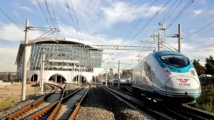 Ulaştırma ve Altyapı Bakanı Uraloğlu, “30 bin kilometre demir yolumuz olacak”