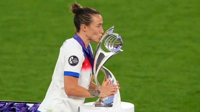 İngiltere’nin Euro 2025 zaferi: Takımın stoperi turnuvayı ayağında çatlakla oynadı