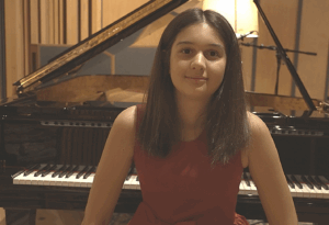 Salzburg Mozarteum Üniversitesi’ne ikincilikle kabul edilen 12 yaşındaki Elif Naz Ertuğrul