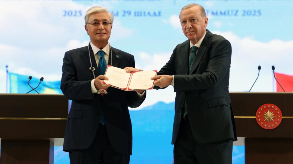 Kazakistan Cumhurbaşkanı Tokayev’e Türkiye Cumhuriyeti Devlet Nişanı tevcih edildi