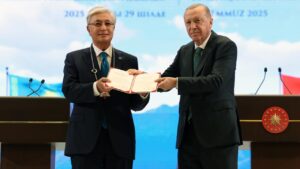 Kazakistan Cumhurbaşkanı Tokayev’e Türkiye Cumhuriyeti Devlet Nişanı tevcih edildi