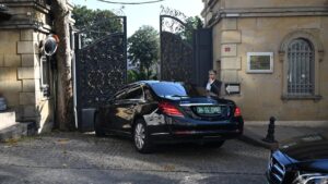 İran ile İngiltere, Fransa ve Almanya arasındaki nükleer faaliyetlere ilişkin görüşmeler için heyetler, İran’ın İstanbul Başkonsolosluğu’nda ikinci kez bir araya geldi.