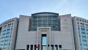 İstanbul Büyükşehir Belediyesine (İBB) yönelik yolsuzluk soruşturmasında haklarında gözaltı kararı verilen 18 şüpheliden 14’ü yakalandı.