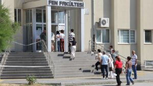 ÖSYM Başkanlığınca ilk kez uygulanan Milli Eğitim Bakanlığı Akademi Giriş Sınavı’nın ikinci ve son oturumu olan Öğretmenlik Alan Bilgisi Testi tamamlandı.