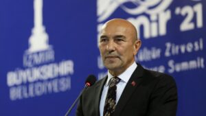 İzmir Büyükşehir Belediyesine yönelik yolsuzluk soruşturmasında, Tunç Soyer ve 64 şüpheli için 45 yıla kadar hapis istendi