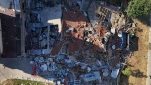 Bakan Kurum: Sındırgı’daki 615 bağımsız bölüm ağır hasarlı veya yıkık