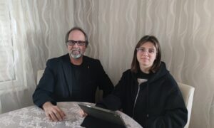 Çanakkale Onsekiz Mart Üniversitesi İletişim Fakültesi Gazetecilik Bölümü 1. Sınıf Öğrencisi Yağmur Öncü, Çanakkaleli Turizm Yazarı Gazeteci babası Halil Öncü ile röportaj yaptı…