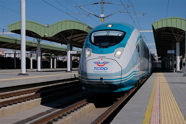 Demir yollarına 2002 yılından bugüne yaklaşık 3 bin kilometre yeni hat ilave edildi…