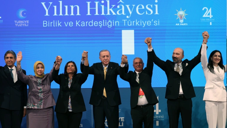 Siyasette çekme ve itme faktörleri