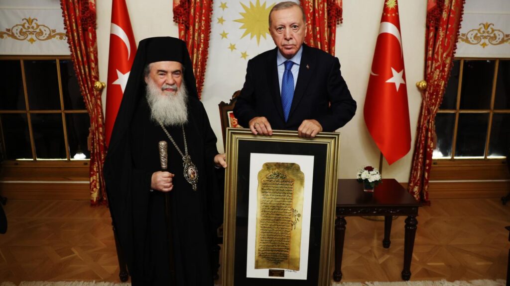 Cumhurbaşkanı Erdoğan, Kudüs Rum Ortadoks Patriğini kabul etti