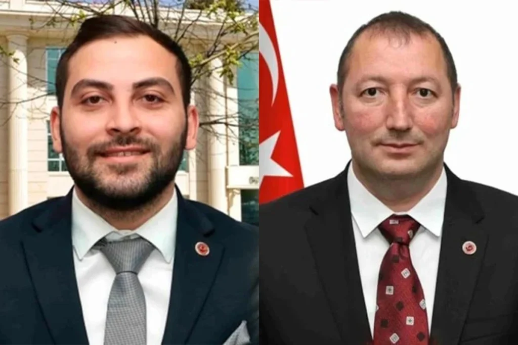 CHP Beykoz Belediye Meclis üyeleri Uğur Gökdemir ve Murat Uzun partilerinden istifa ettiklerini açıkladı.