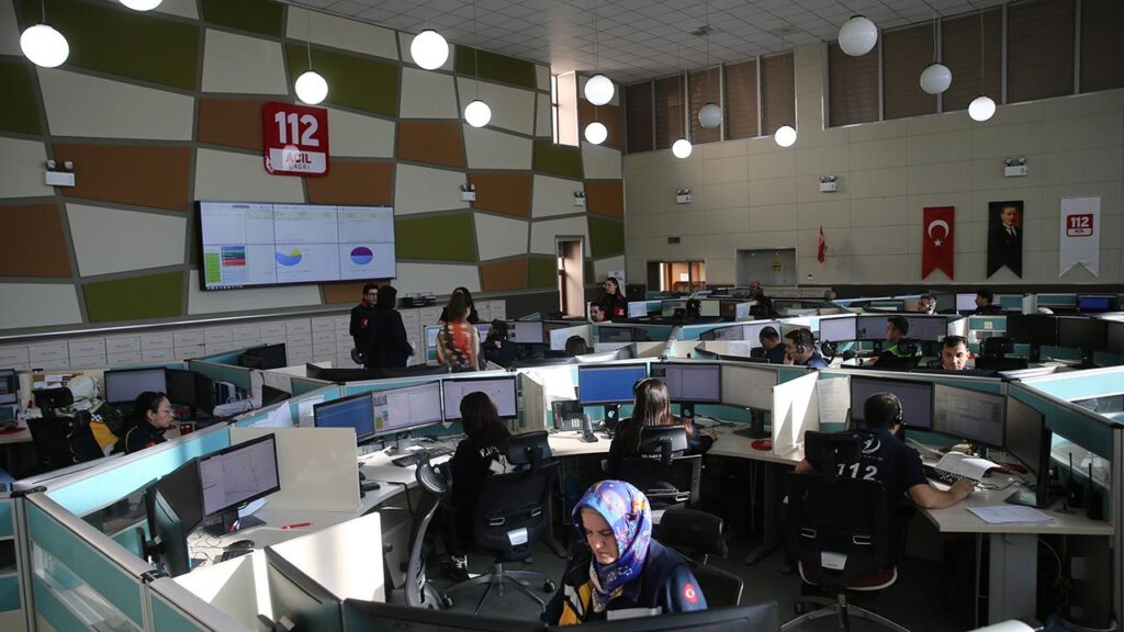 112 Acil Çağrı Merkezlerine 10 Ekim 2024-10 Ekim 2025 tarihleri arasında 96 milyon 919 bin 400 başvuru yapıldı…
