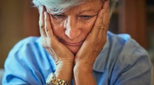 Alzheimer hastalığı kadınlarda daha sık görülüyor