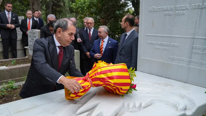 Galatasaray Kulübünün kurucusu Ali Sami Yen, kulübün 120. kuruluş yılı etkinlikleri çerçevesinde mezarı başında anıldı.