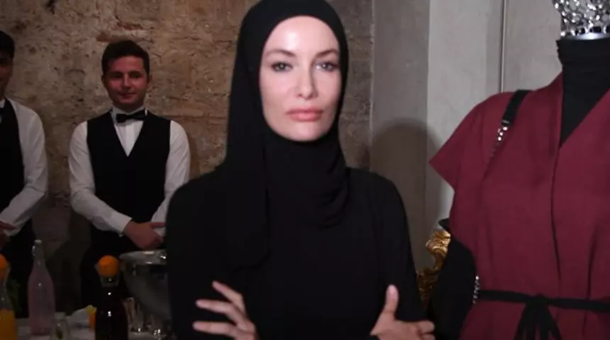 Gamze Özçelik, sosyal medyada eşiyle paylaştığı karelerle takipçilerinden yoğun ilgi görüyor…