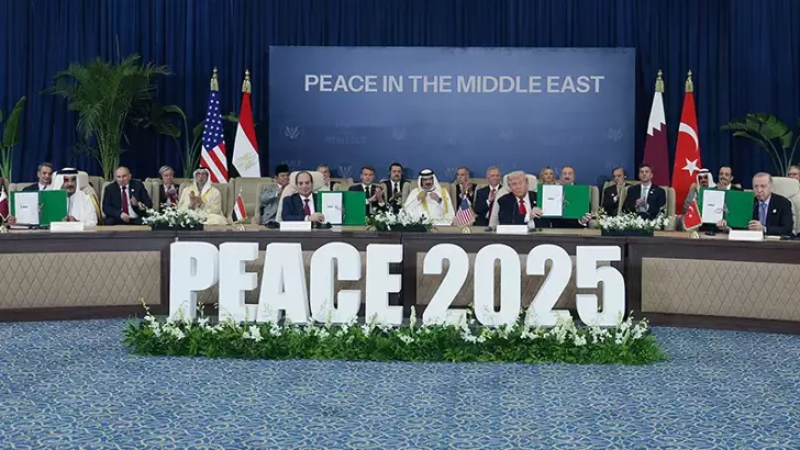 Cumhurbaşkanı Erdoğan, Mısır Cumhurbaşkanı es-Sisi ile ABD Başkanı Trump’ın davetine icabetle Mısır’da “Şarm el-Şeyh Anlaşması”nın imza törenine katıldı…
