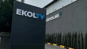 Ekol TV’de sarsıcı gelişmeler yaşanıyor. Kanalın Ankara bürosu kapatıldı, İstanbul’da ise çok sayıda çalışanla yollar ayrıldı.