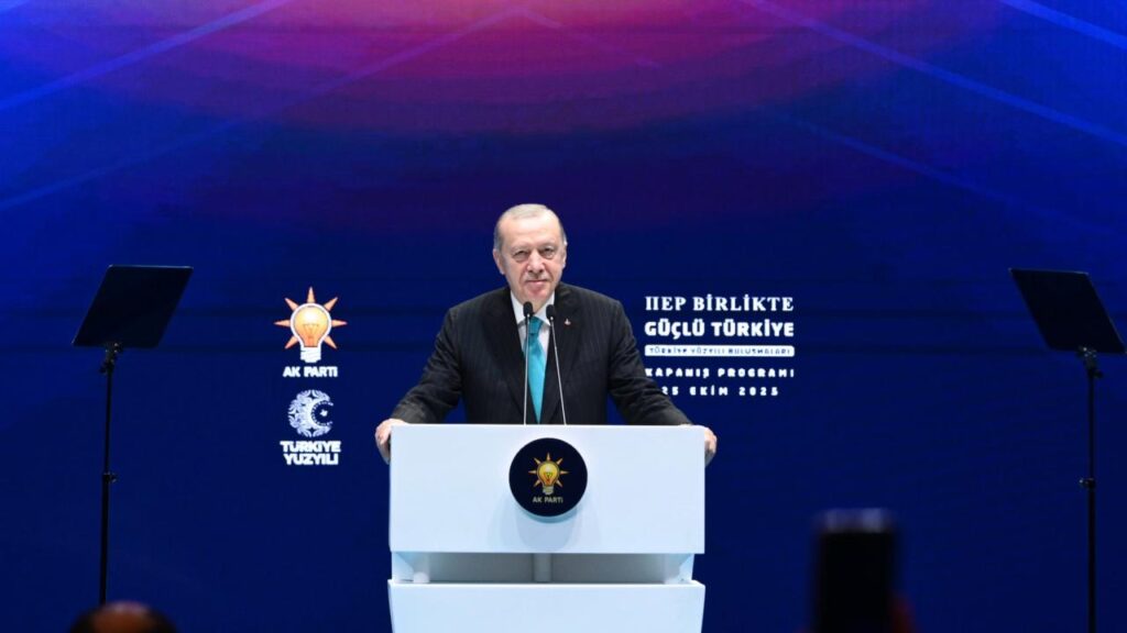 Cumhurbaşkanı Erdoğan, “Millet için yaptıkları çalışmaları ve ortak gelecek vizyonunu “Türkiye Yüzyılı Buluşmaları”nda çok net şekilde ortaya koyduk