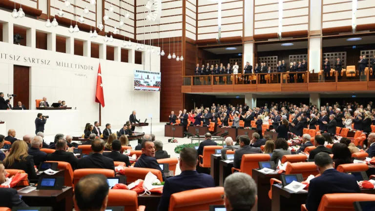 Doç. Dr. Nebi MİŞ, “Muhalefet, CHP’nin Gölgesinde Yaşamak Zorunda mı?”