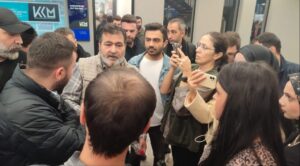 CHP’li marjinal gruplar, CHP Kocaeli İl Kongresi’nde Gazeteci Erdal Sertel’e saldırdı…