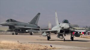 Türkiye, İngiltere’den 20, Katar ve Umman’dan 24 Eurofighter savaş uçağı almayı planlıyor.